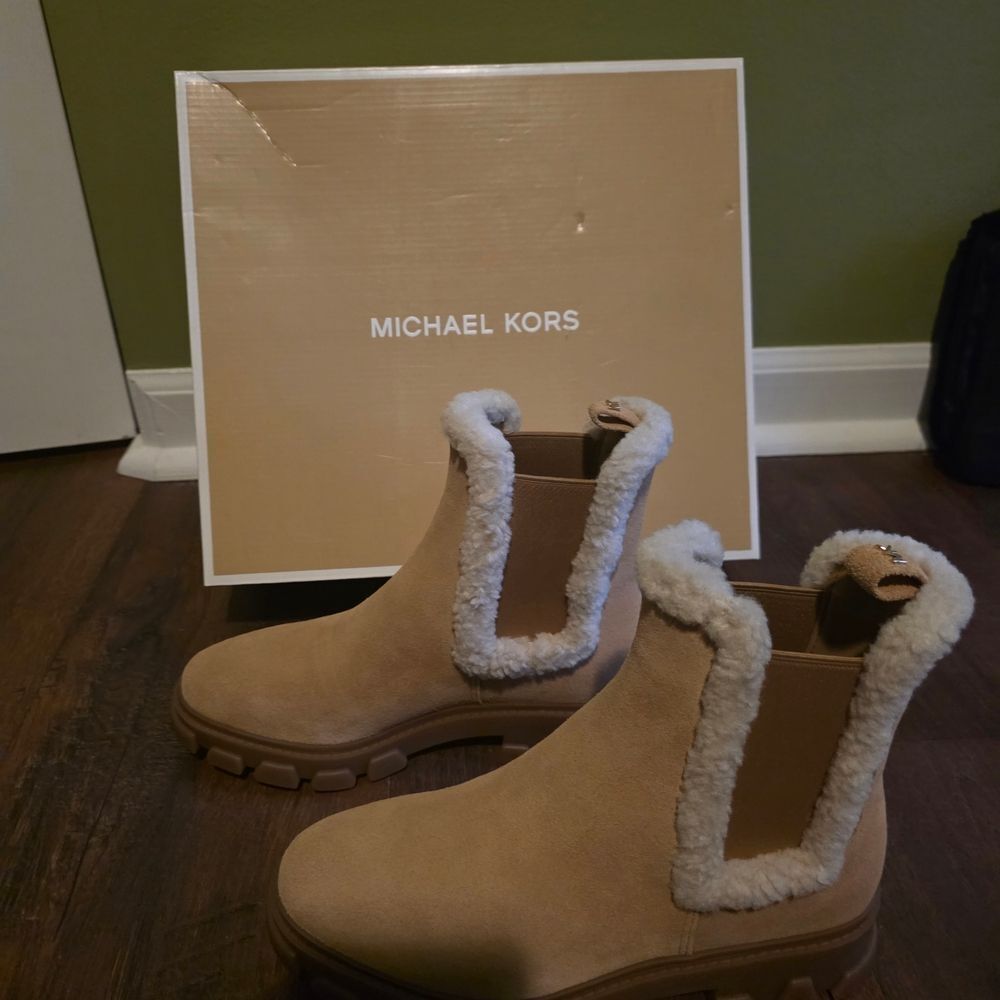 FLASH SALE- NWT-Michael Kors Ridley Tan Bootie Leather Ankle Boots - Picture 9 of 9
